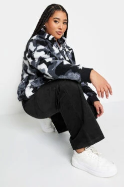 YOURS - Pantalon Noir Cargo En Velours Côtelé 10 YOURS - Pantalon Noir Cargo En Velours Côtelé -Evans Boutique b946be99 5624 48 143509 D