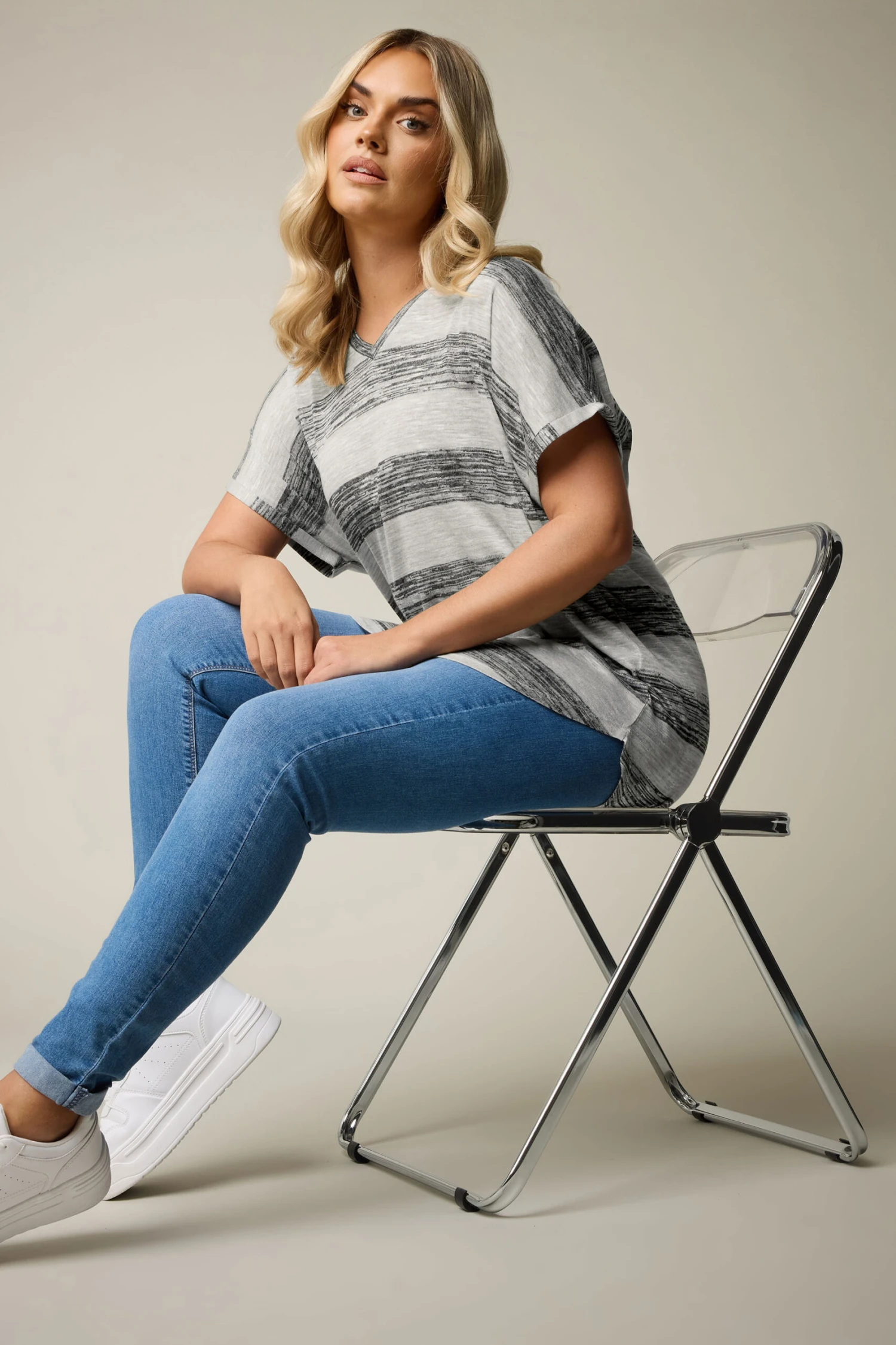 YOURS - Top Gris à Rayures Manches Courtes 4 YOURS - Top Gris à Rayures Manches Courtes – Image 2