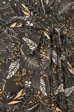 YOURS Curve Robe Portefeuille Longue Noire à Imprimé Feuilles -Evans Boutique ba454ff8 c773 40 304020 D