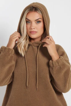 YOURS - Pull à Capuche Beige à Poches En Polaire -Evans Boutique bb2f799d c451 49 303799 E