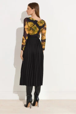 STAR Black Pleated Belt Buckle Maxi Skirt 13 STAR Black Pleated Belt Buckle Maxi Skirt -Evans Boutique bb6ff39a 68b9 49 110792 D