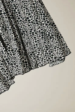 EVANS Curve Black & White Spot Print Pleated Skirt 15 EVANS Curve Black & White Spot Print Pleated Skirt -Evans Boutique bb9b441c b8f0 49 615844 P1