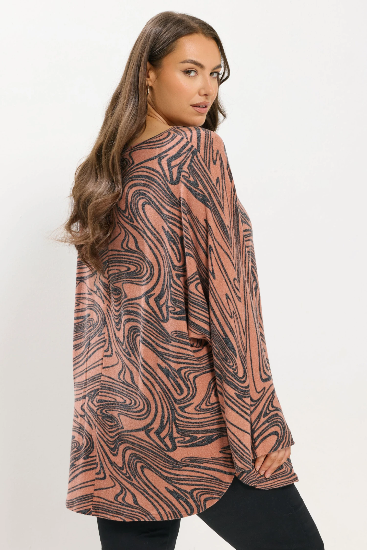 YOURS Curve Pull Doux Au Toucher à Imprimé Abstrait Orange 5 YOURS Curve Pull Doux Au Toucher à Imprimé Abstrait Orange – Image 3