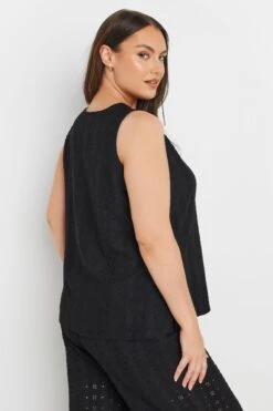 YOURS - Top Noir Plissé Volanté Broderie Anglaise 9 YOURS - Top Noir Plissé Volanté Broderie Anglaise -Evans Boutique bdafe3e5 f30a 4e 322422 C