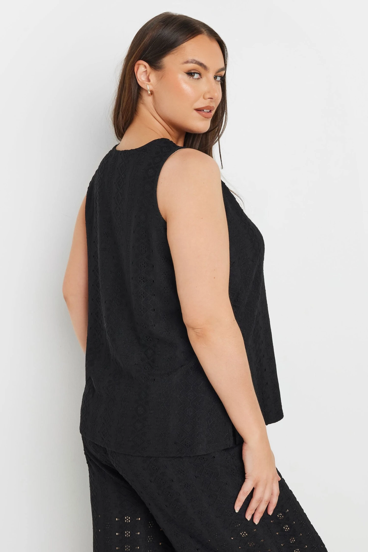 YOURS - Top Noir Plissé Volanté Broderie Anglaise 5 YOURS - Top Noir Plissé Volanté Broderie Anglaise – Image 3