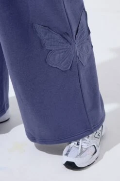 LIMITED COLLECTION Curve Pantalon De Jogging Large à Motif Papillon Brodé Violet 11 LIMITED COLLECTION Curve Pantalon De Jogging Large à Motif Papillon Brodé Violet -Evans Boutique be2120a9 14f7 48 216921 D1