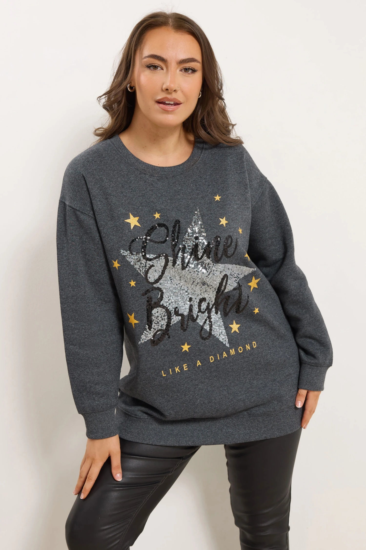 YOURS Curve Sweat-shirt Gris à Paillettes étoiles « Shine Bright » 3 YOURS Curve Sweat-shirt Gris à Paillettes étoiles « Shine Bright »