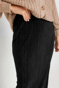 LTS Tall Black Plisse Maxi Skirt 10 LTS Tall Black Plisse Maxi Skirt -Evans Boutique bec5afa0 6e8f 40 355541 D