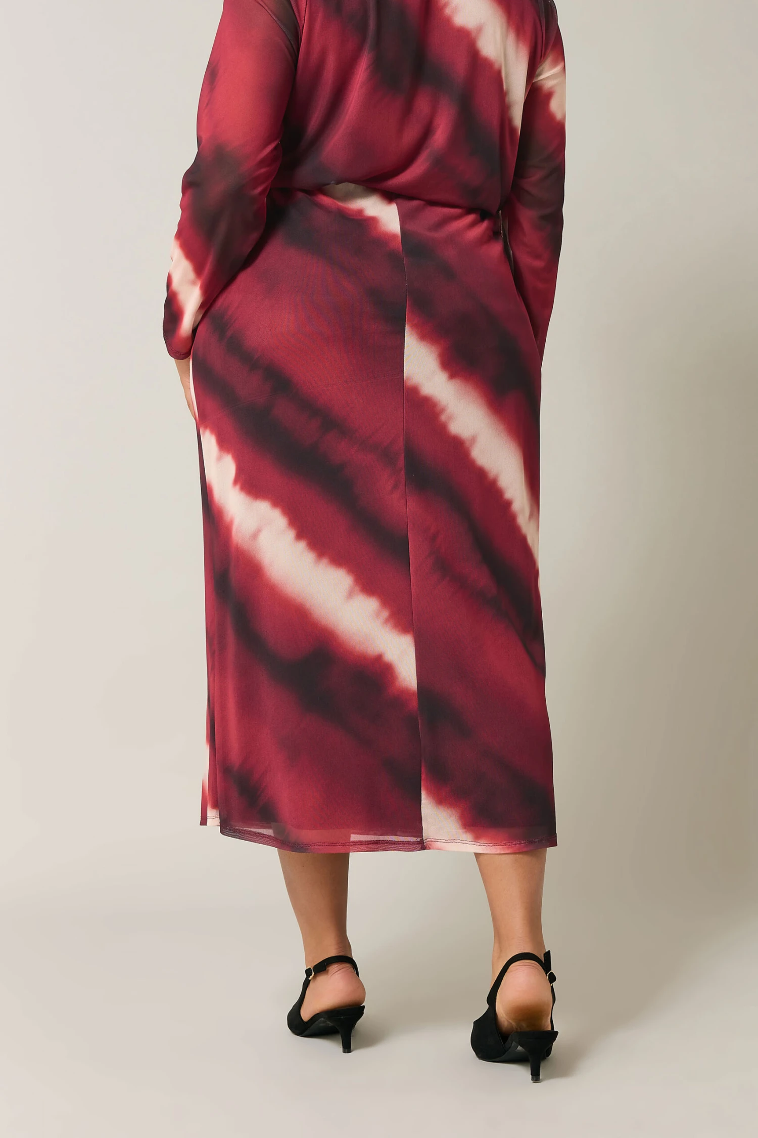EVANS Curve Burgundy Red Abstract Print Mesh Midi Skirt 5 EVANS Curve Burgundy Red Abstract Print Mesh Midi Skirt – Image 3