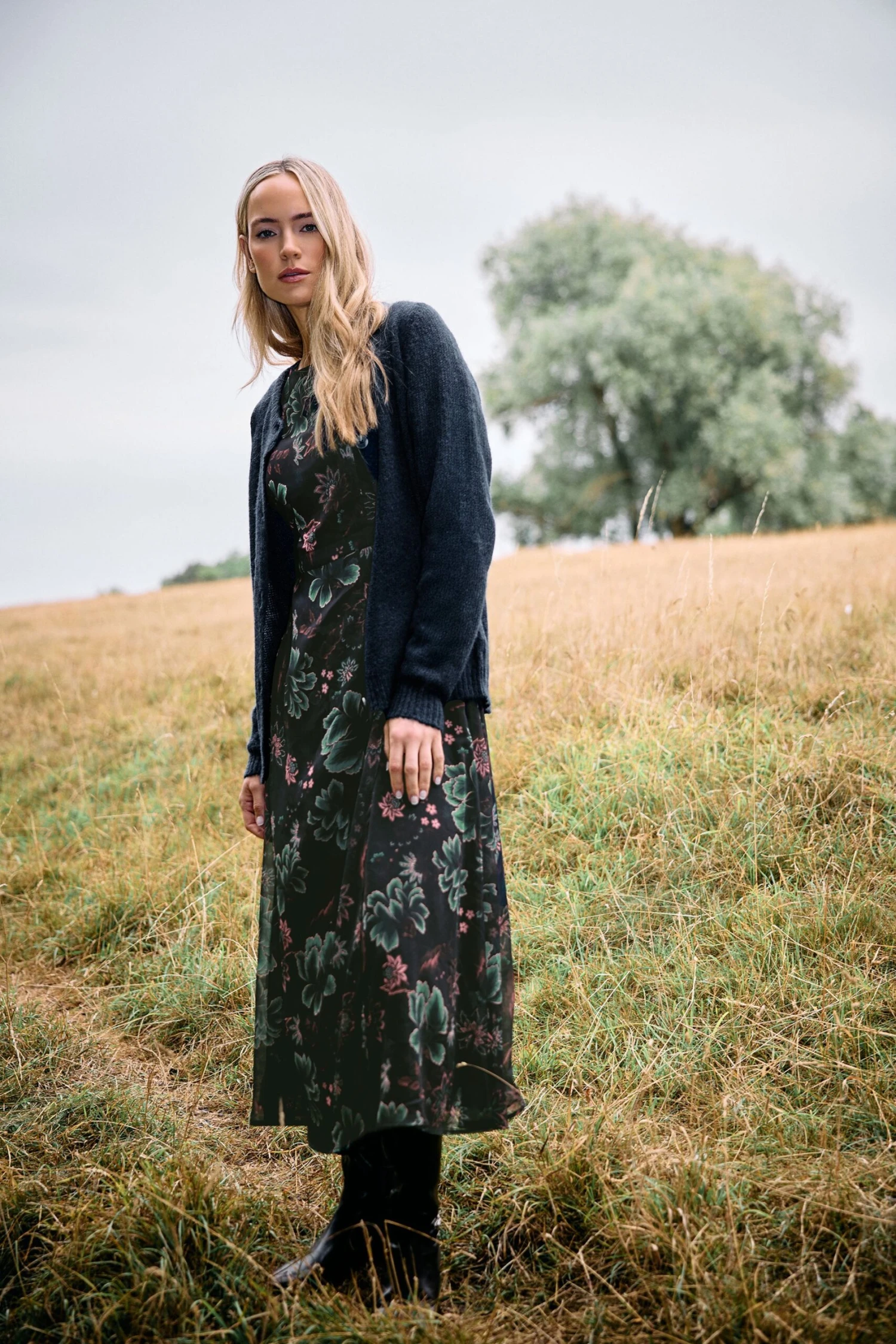 LTS Tall Navy Blue Knitted Button Cardigan 7 LTS Tall Navy Blue Knitted Button Cardigan – Image 5