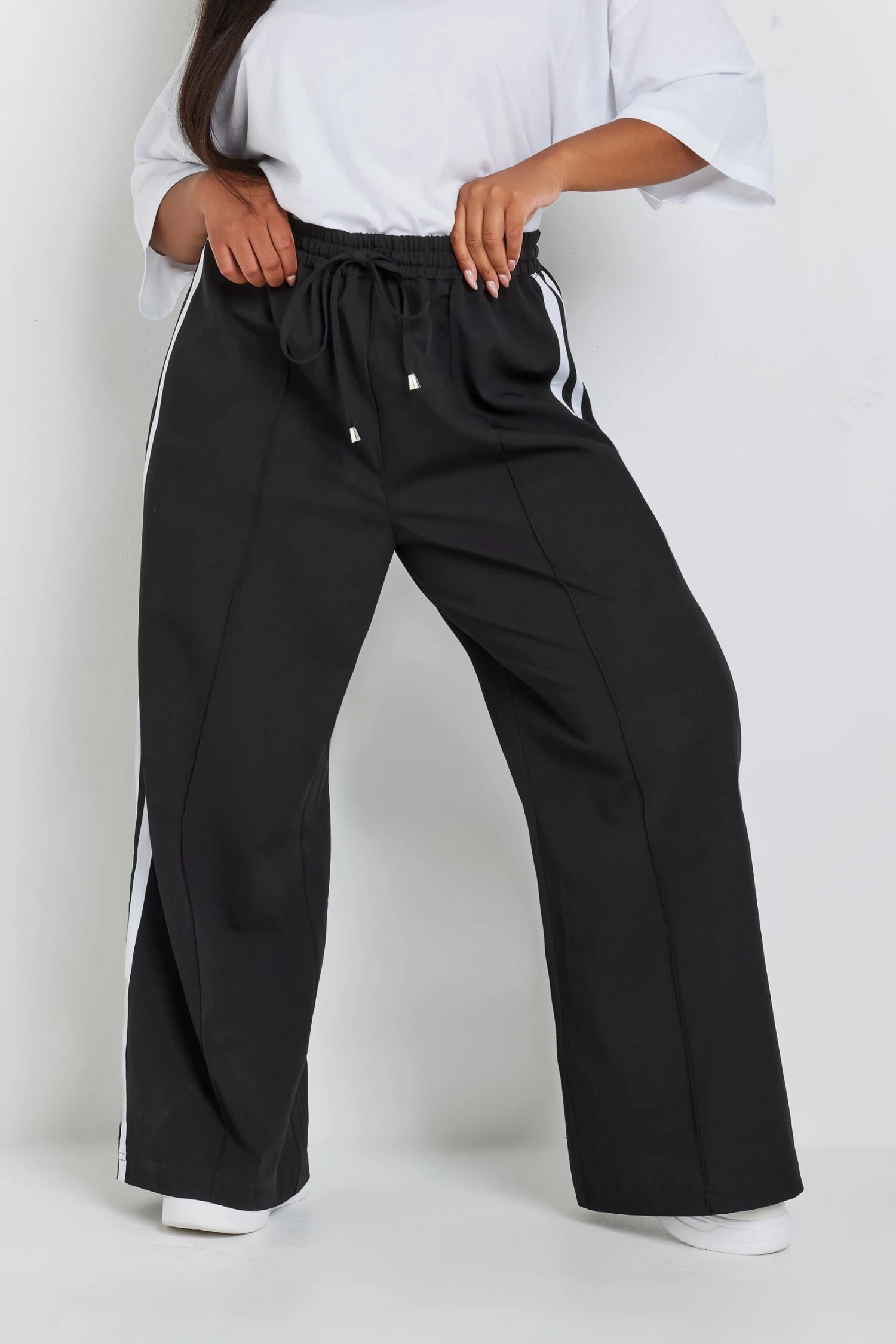 YOURS - Pantalon Noir Bandes Blanches Coupe Wide Leg 4 YOURS - Pantalon Noir Bandes Blanches Coupe Wide Leg – Image 2