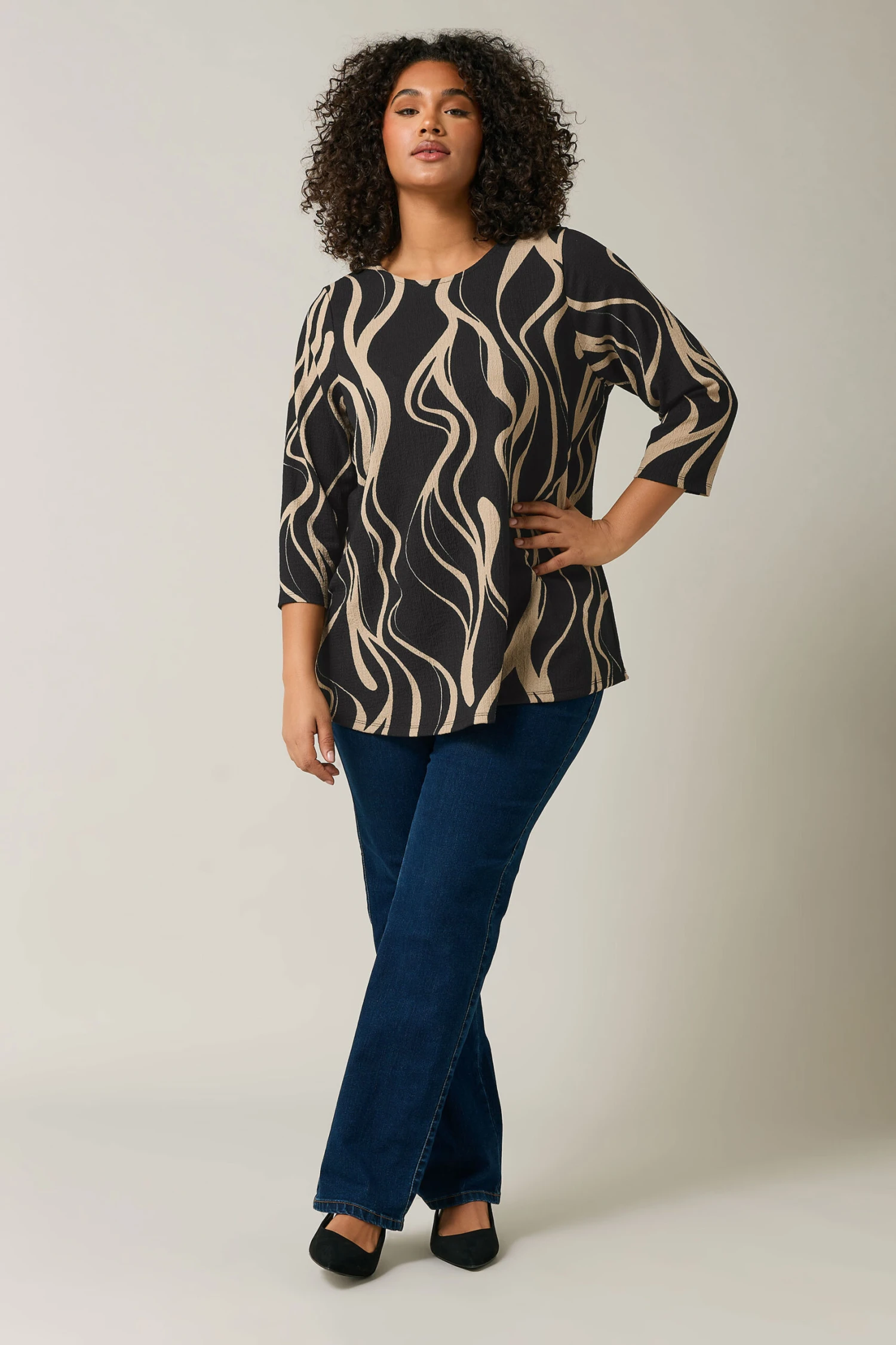 EVANS Curve Black Linear Print Jersey Crepe Top 4 EVANS Curve Black Linear Print Jersey Crepe Top – Image 2