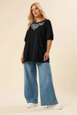 YOURS - Top Noir Design Floral Brodé Manches Bouffantes -Evans Boutique c29af6c7 d891 48 322364 B