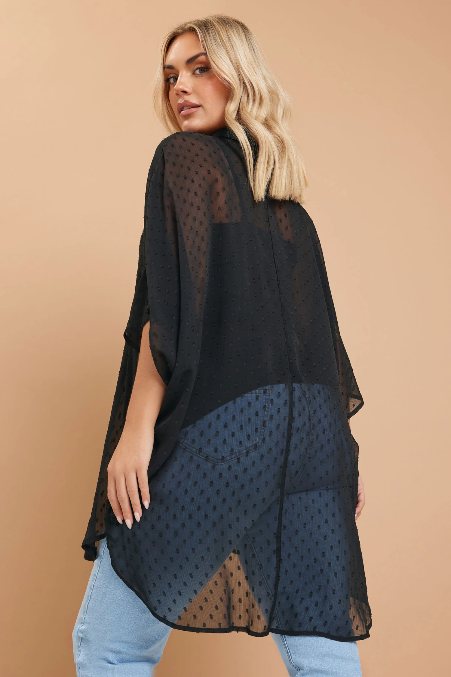 YOURS - Chemisier Oversize Noir Texturé à Pois En Filet 5 YOURS - Chemisier Oversize Noir Texturé à Pois En Filet – Image 3