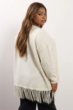 YOURS Curve Cardigan à Ourlet à Franges Blanc Ivoire 9 YOURS Curve Cardigan à Ourlet à Franges Blanc Ivoire -Evans Boutique c2bd4cbc 2b1f 45 280682 C