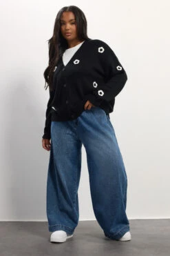 YOURS Curve Cardigan Noir à Fleurs Appliquées 8 YOURS Curve Cardigan Noir à Fleurs Appliquées -Evans Boutique c2e8c215 341b 44 280598 B