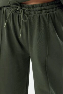 YOURS - Pantalon De Jogging à Jambes Larges Vert Kaki 10 YOURS - Pantalon De Jogging à Jambes Larges Vert Kaki -Evans Boutique c3042ab3 6bbe 43 310208 D