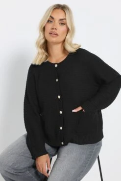 YOURS - Cardigan Noir Boutonné Design En Maille 8 YOURS - Cardigan Noir Boutonné Design En Maille -Evans Boutique c31194e1 06e7 40 280516 B