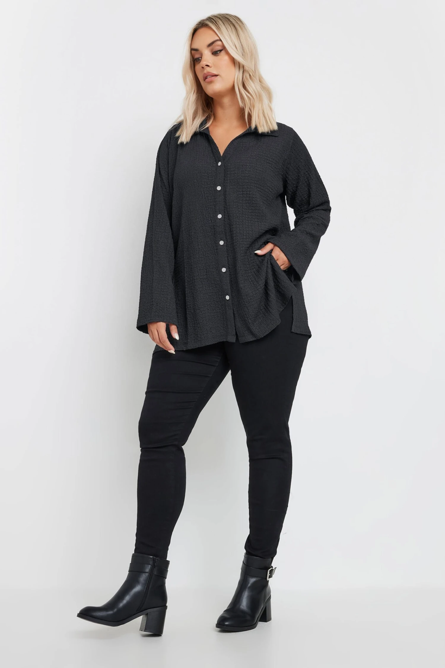 YOURS - Chemisier Noir Texturé Boutons à Strass 4 YOURS - Chemisier Noir Texturé Boutons à Strass – Image 2