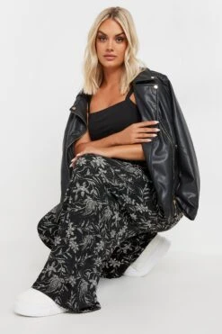 YOURS - Pantalon Noir Floral Coupe Wide Leg 9 YOURS - Pantalon Noir Floral Coupe Wide Leg -Evans Boutique c5cbe899 cb42 42 303549 C