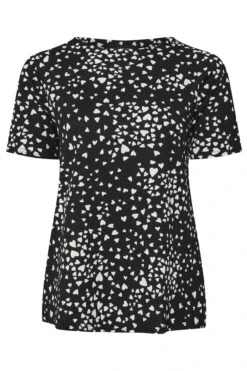 YOURS - Top Noir Texturé Coeurs Blancs Manches Courtes 11 YOURS - Top Noir Texturé Coeurs Blancs Manches Courtes -Evans Boutique c5ee2f6e 90b4 4e 175248 X