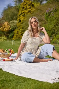 YOURS - Top Floral Smocké Orangé Manches Courtes 13 YOURS - Top Floral Smocké Orangé Manches Courtes -Evans Boutique c6a99ef3 5122 41 322663 145153 L1