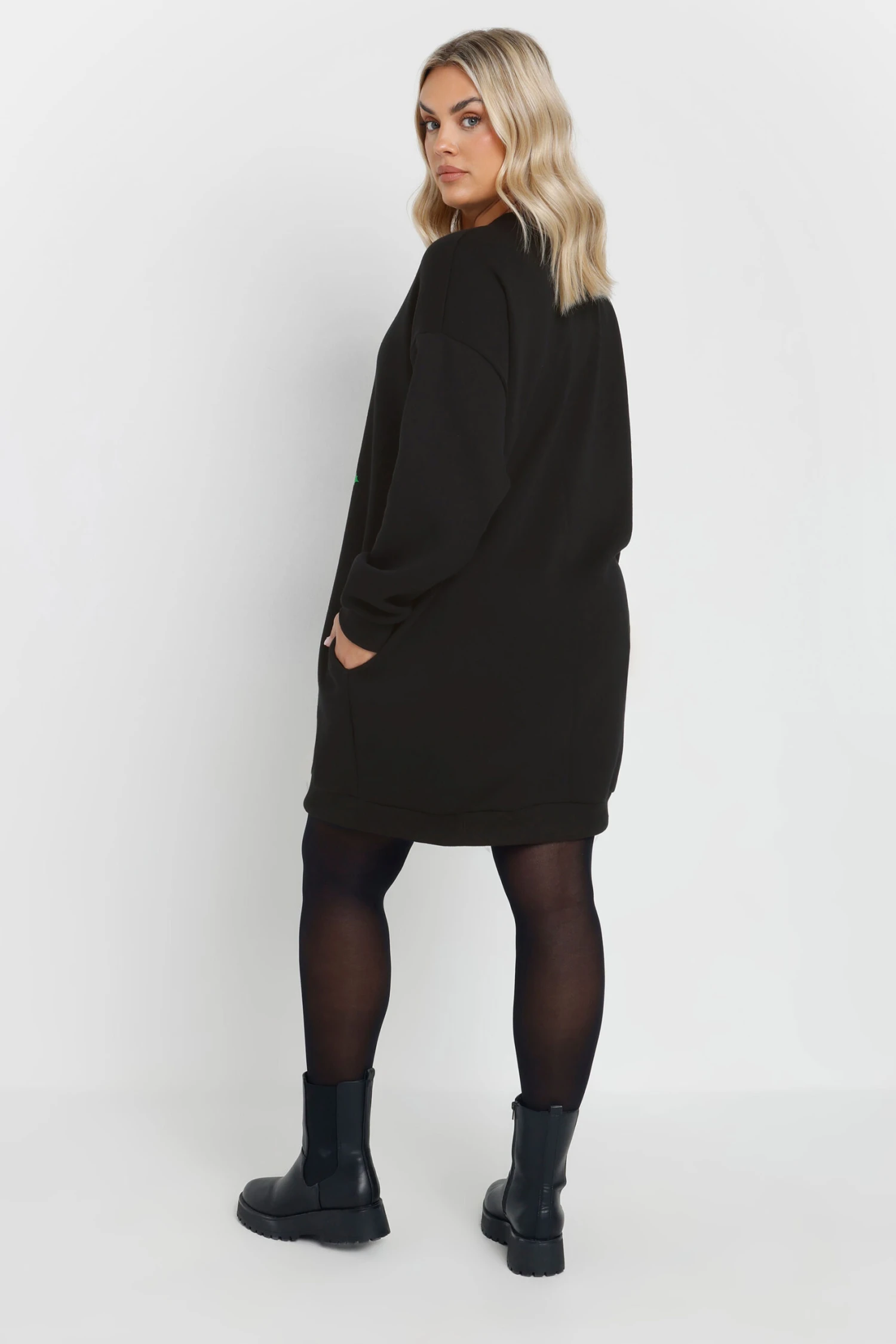 YOURS Curve Robe Sweat-shirt Noire « Joyeux Noël » à Motif Renne 5 YOURS Curve Robe Sweat-shirt Noire « Joyeux Noël » à Motif Renne – Image 3