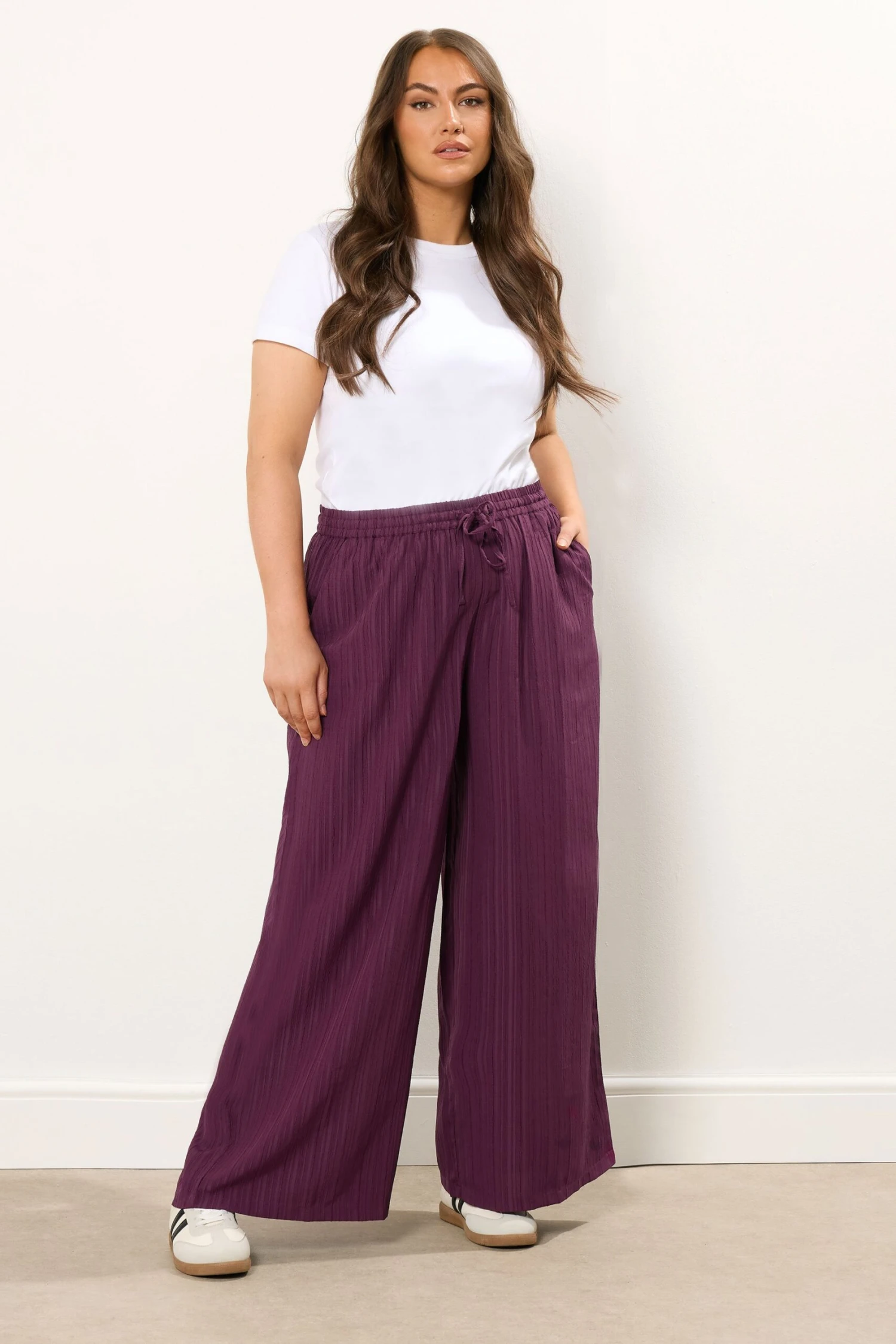 YOURS Curve Pantalon Large Froissé Rouge Vin 4 YOURS Curve Pantalon Large Froissé Rouge Vin – Image 2