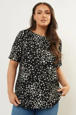 YOURS - Top Noir Texturé Coeurs Blancs Manches Courtes 10 YOURS - Top Noir Texturé Coeurs Blancs Manches Courtes -Evans Boutique c7cdcbf6 7d8a 4b 175248 D