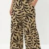 YOURS Curve Pantalon Large à Effet Froissé Et Motif Feuilles Marron Naturel -Evans Boutique c8114f31 494b 4c 310294 A