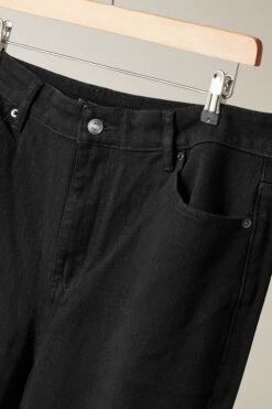 EVANS Curve Black Denim Mom Jeans 15 EVANS Curve Black Denim Mom Jeans -Evans Boutique c85969ad 91e7 44 615642 P1