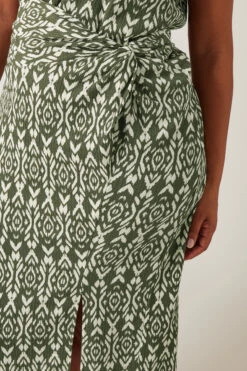 EVANS Curve Olive Green Ikat Print Crinkle Midi Skirt -Evans Boutique c87c4ec0 025e 44 615513 D1