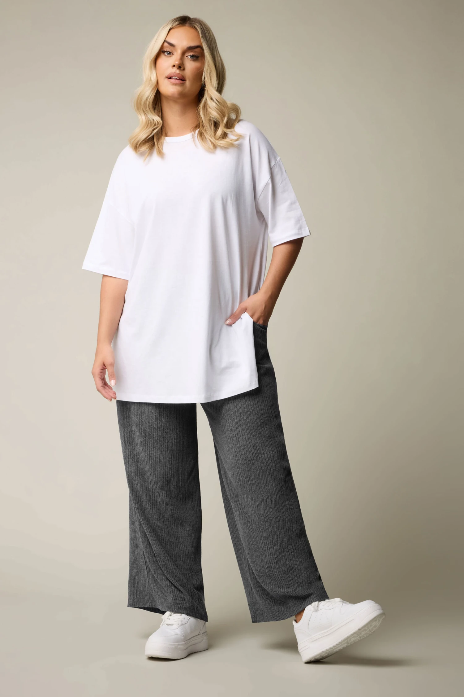 YOURS - Pantalon Wide Leg Gris Charbonnux Texturé à Poches 4 YOURS - Pantalon Wide Leg Gris Charbonnux Texturé à Poches – Image 2