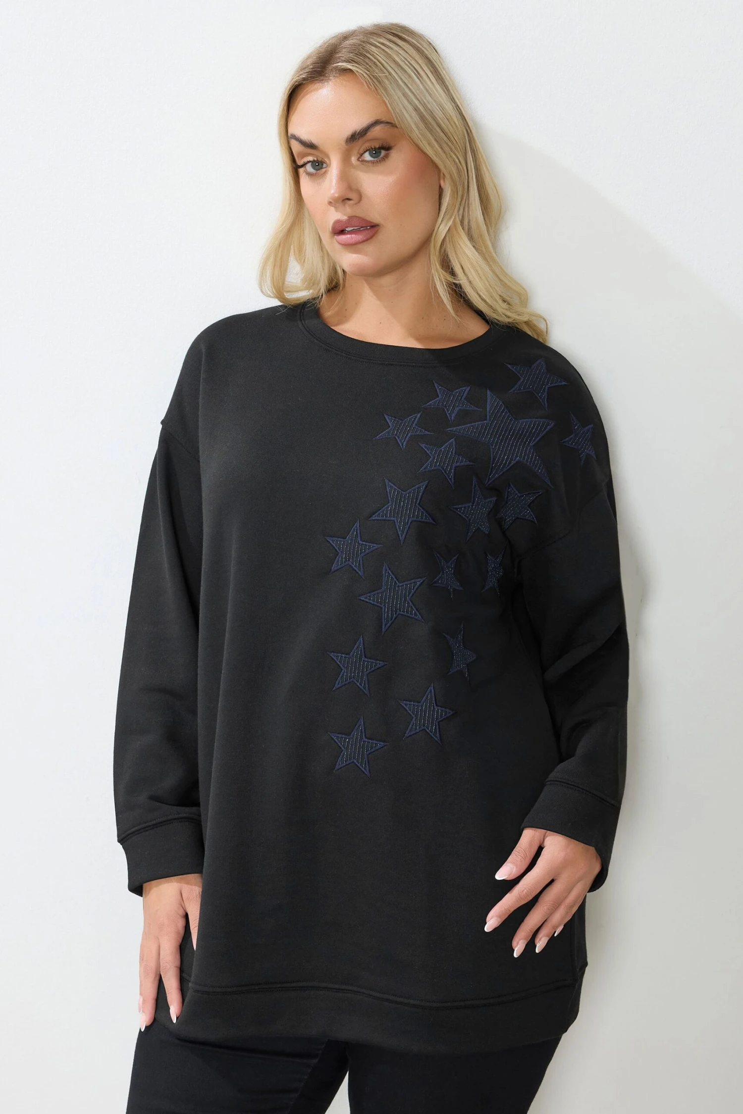 YOURS Curve Sweat-shirt Brodé étoile Métallisée Noir 3 YOURS Curve Sweat-shirt Brodé étoile Métallisée Noir