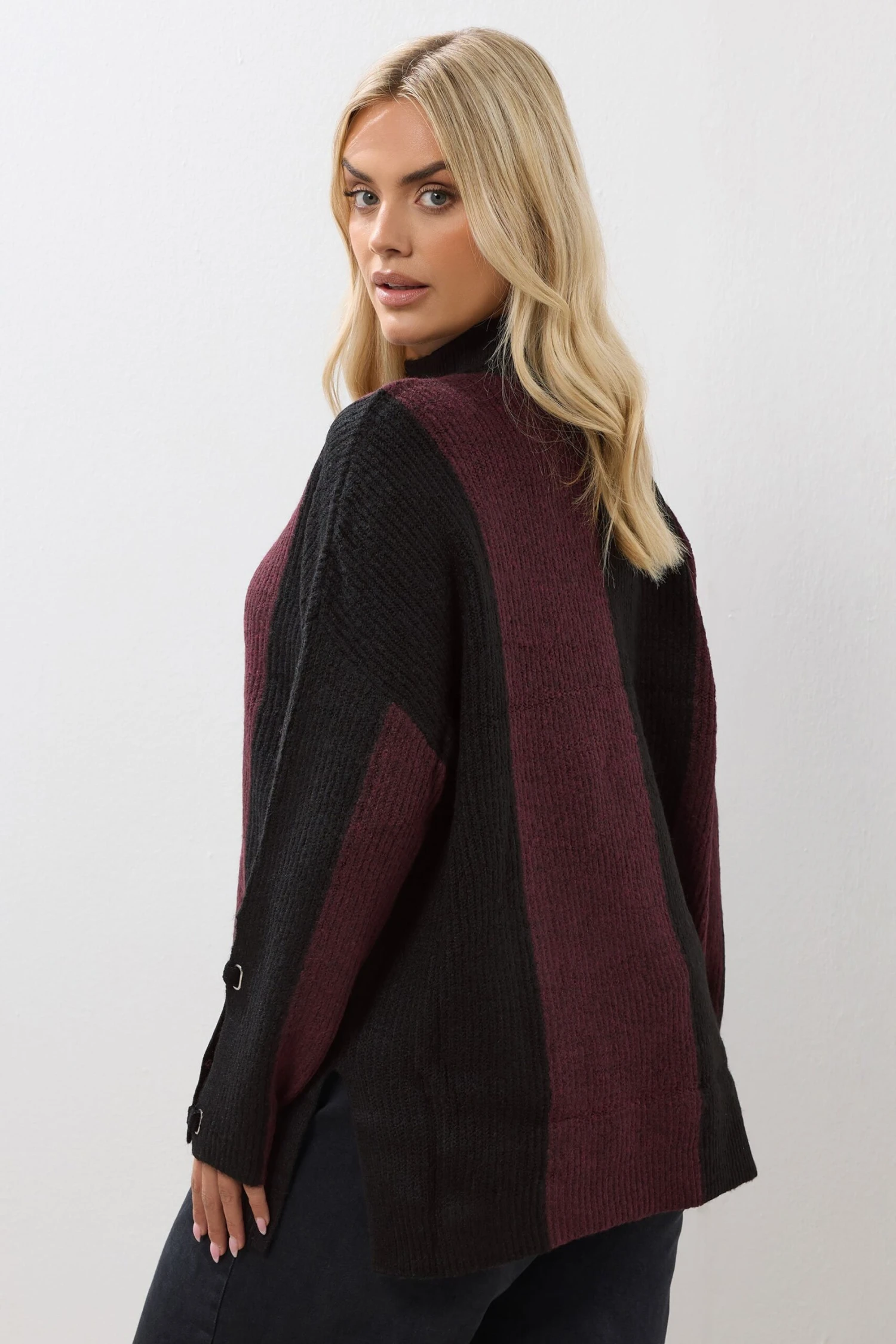 YOURS - Pull Bicolore Noir & Bordeaux 5 YOURS - Pull Bicolore Noir & Bordeaux – Image 3