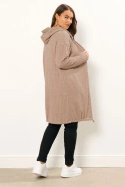 YOURS Curve Cardigan à Capuche En Maille Torsadée Marron Naturel -Evans Boutique c9f23783 f0a1 40 304376 C