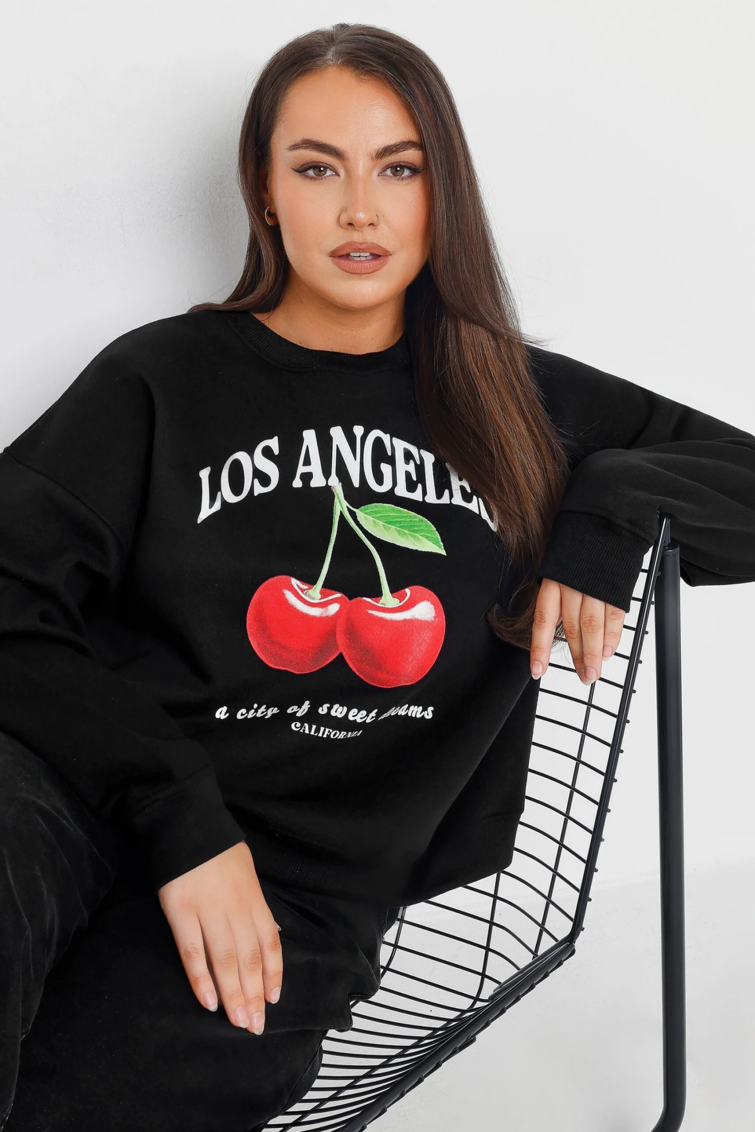 YOURS - Sweatshirt Noir 'Los Angeles' Cerises Manches Longues 3 YOURS - Sweatshirt Noir 'Los Angeles' Cerises Manches Longues
