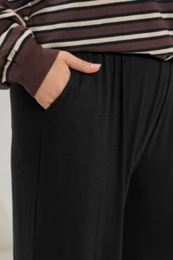 YOURS - Pantalon Noir Stretch Wide Leg 12 YOURS - Pantalon Noir Stretch Wide Leg -Evans Boutique caca6f1d c54e 40 143418 D