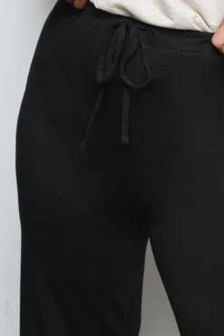 Pantalon De Yoga Noir Coupe Évasée 10 Pantalon De Yoga Noir Coupe Évasée -Evans Boutique cc7c4256 e0d3 45 037392 D