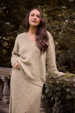 EVANS Curve Natural Brown Knitted V-Neck Jumper