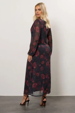 YOURS Curve Robe Longue Noire En Maille Fleurie -Evans Boutique cd1e9c29 97ba 4a 270343 C