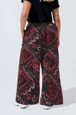 LIMITED COLLECTION Pantalon Large Curve Noir à Motif Serpent Aztèque 11 LIMITED COLLECTION Pantalon Large Curve Noir à Motif Serpent Aztèque -Evans Boutique ce0d88bc 31bb 42 216569 C