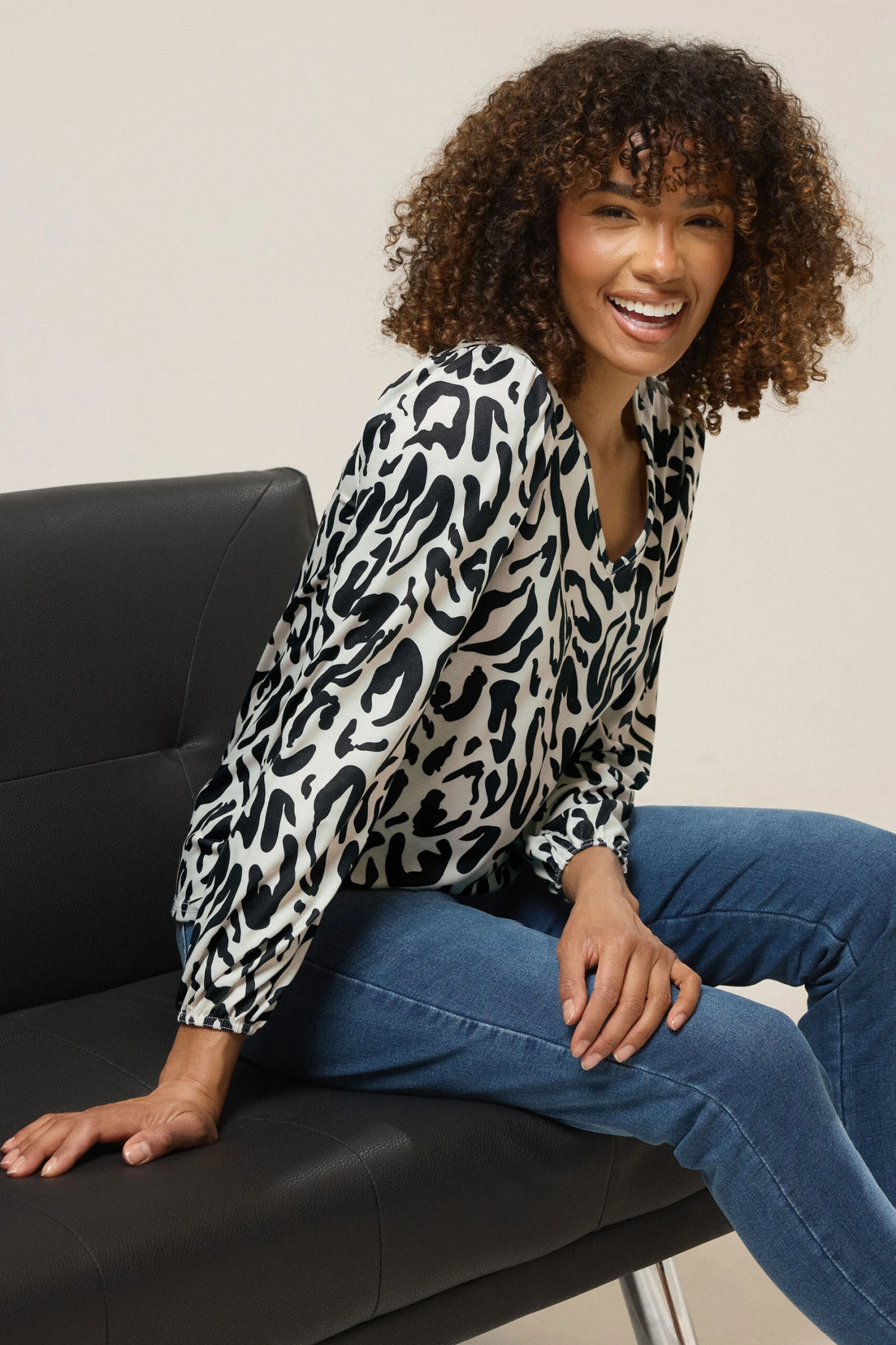 M&Co Ivory White Animal Print Long Sleeve V-Neck Top 4 M&Co Ivory White Animal Print Long Sleeve V-Neck Top – Image 2