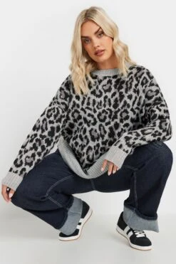 YOURS - Pull Manches Longues Gris Léopard En Maille 11 YOURS - Pull Manches Longues Gris Léopard En Maille -Evans Boutique ceedb2d5 8126 45 280394 A