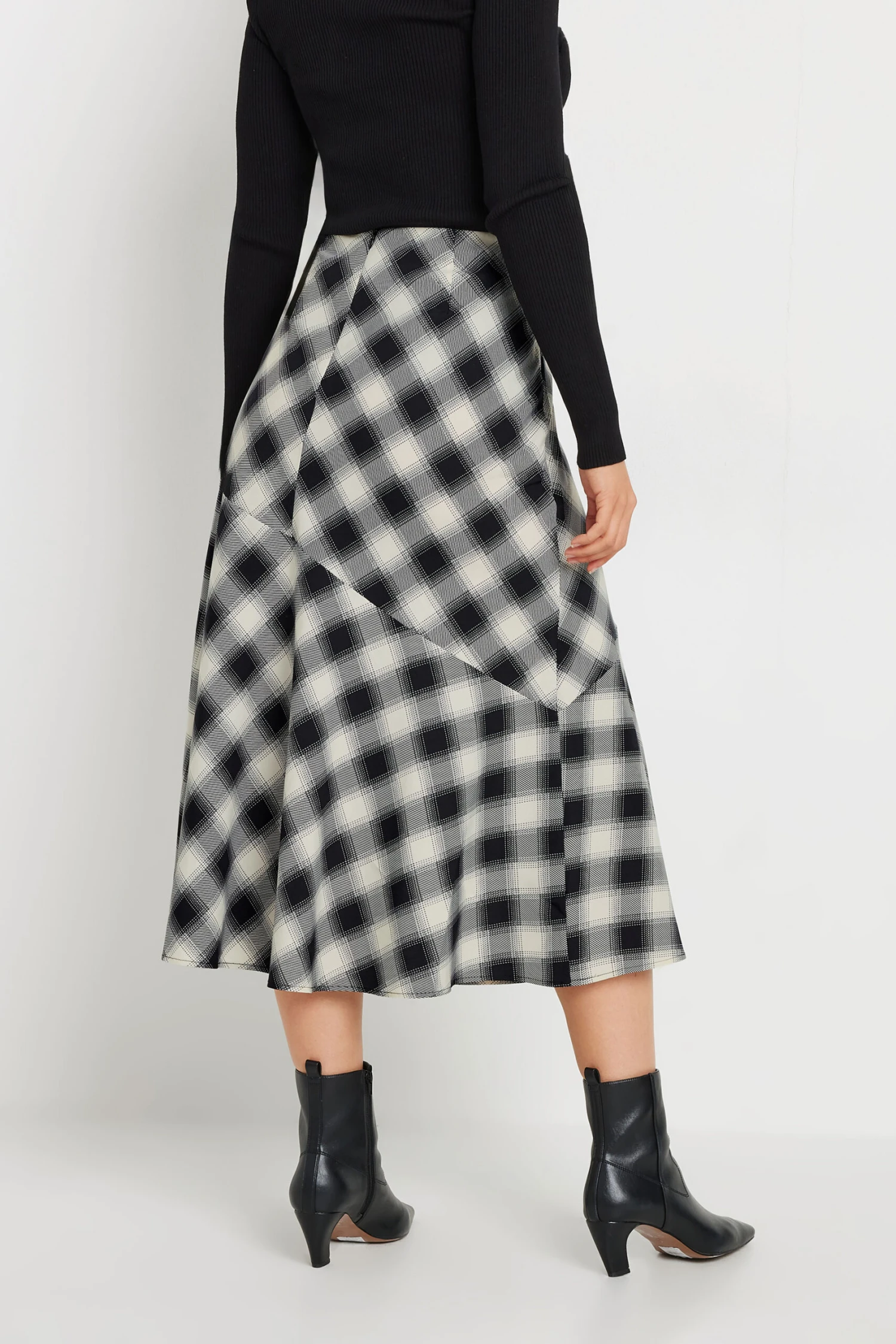LTS Tall Black Check Print Tiered Midaxi Skirt 6 LTS Tall Black Check Print Tiered Midaxi Skirt – Image 4