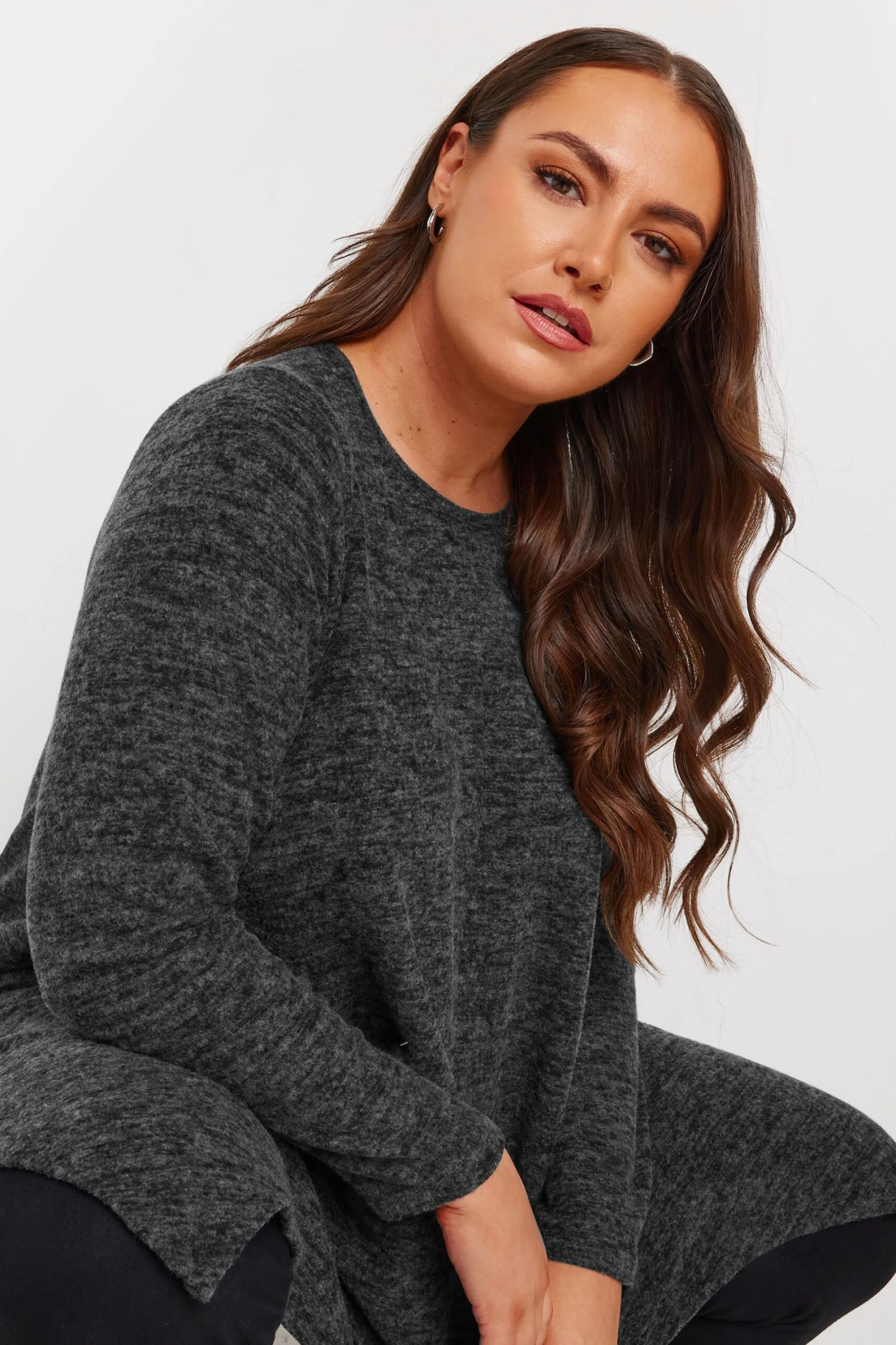 YOURS - Top Gris Charbonneux Ourlet Asymétrique 6 YOURS - Top Gris Charbonneux Ourlet Asymétrique – Image 4