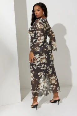 YOURS LONDON Curve Robe Longue En Maille Fleurie Marron Naturel -Evans Boutique d2d00bf2 491c 45 163331 C