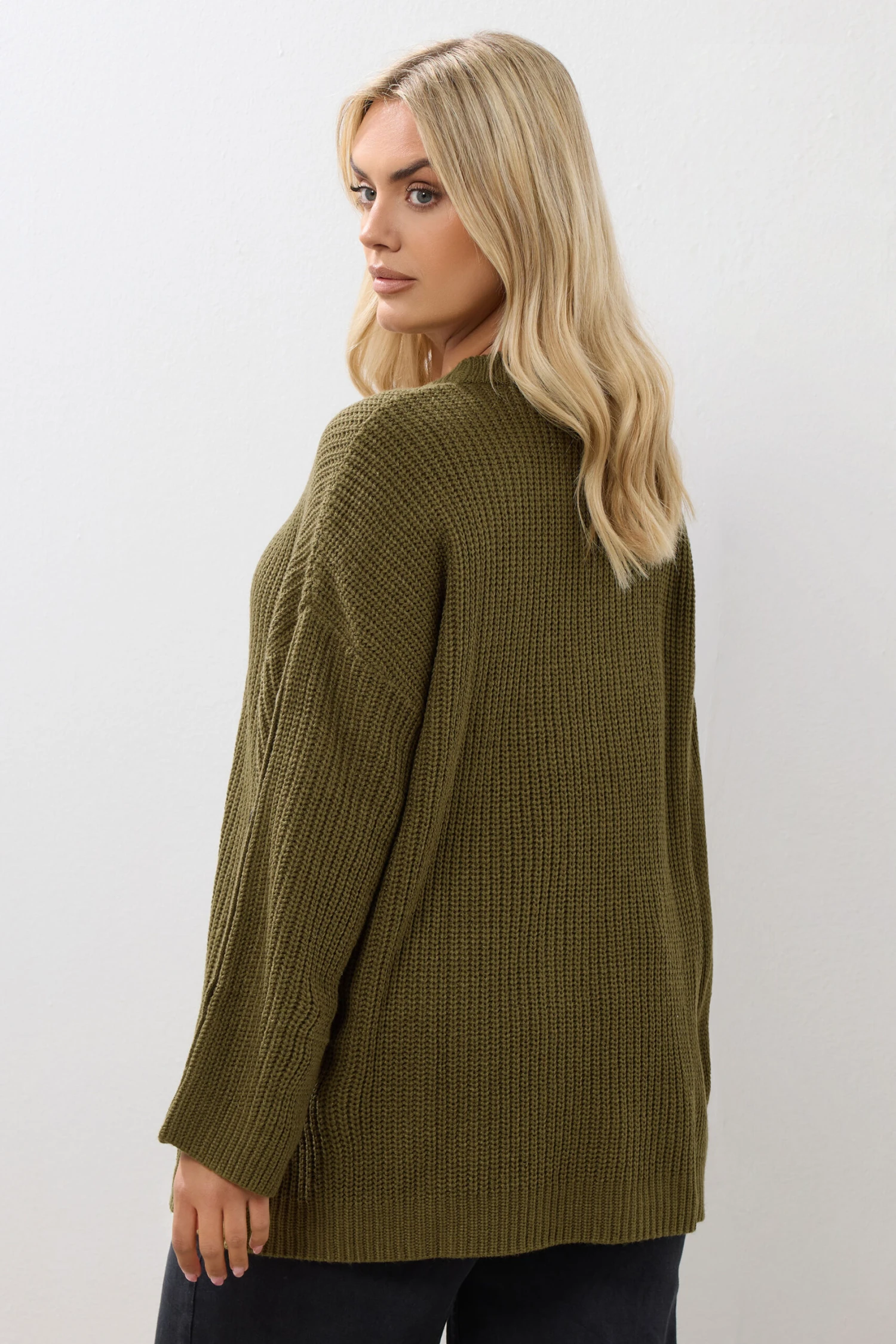 YOURS Curve Pull à Manches Boutonnées Vert Kaki 5 YOURS Curve Pull à Manches Boutonnées Vert Kaki – Image 3
