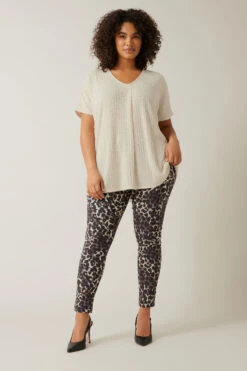 EVANS Curve Cream Plisse Pleat Front Top -Evans Boutique d3df88f0 cc80 40 615858 B