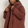 YOURS Curve Manteau Matelassé Marron 1 YOURS Curve Manteau Matelassé Marron -Evans Boutique d41eac02 dba4 47 121072 A